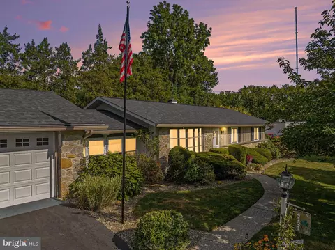 4121 Barberry Dr, Lafayette Hill, PA 19444