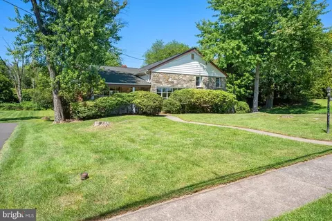 1943 Fawn Dr, Glenside, PA 19038