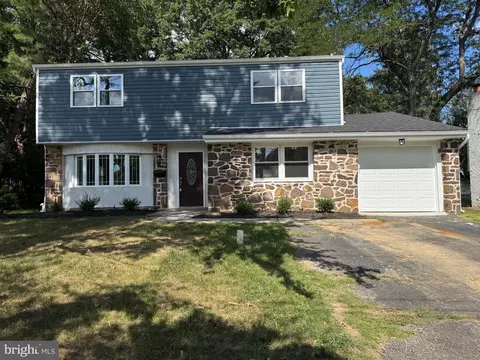 533 Evergreen Ln, Lafayette Hill, PA 19444