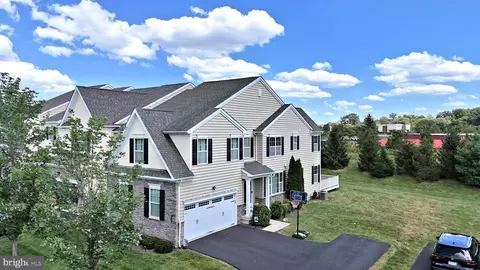 2007 Pleasant Valley Dr, Lansdale, PA 19446