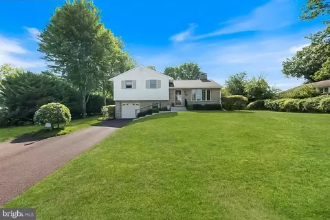 1627 Clearbrook Rd, Lansdale, PA 19446