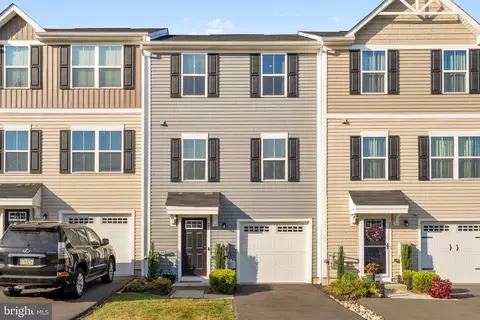 27 Foxwood Dr, Gilbertsville, PA 19525
