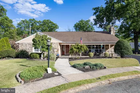 8 Welsh Ct, Pottstown, PA 19464