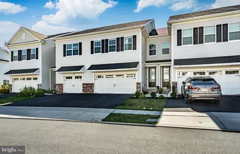 137 Knock Hill Dr, Royersford, PA 19468