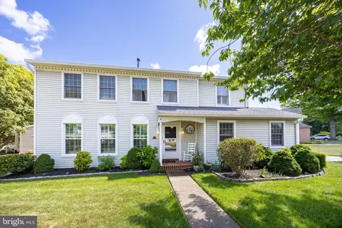 10 Ronald Cir, Oreland, PA 19075