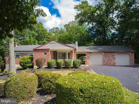65 Skyline Dr, Norristown, PA 19403