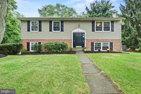 108 Hunter Ln, North Wales, PA 19454