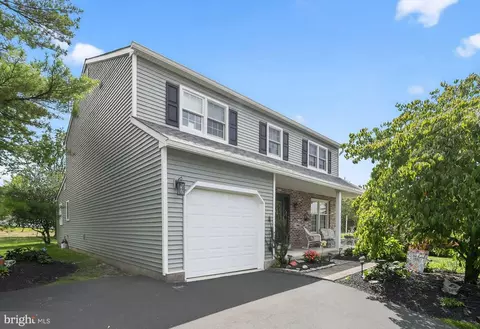 2006 Lodges Ln, Oreland, PA 19075