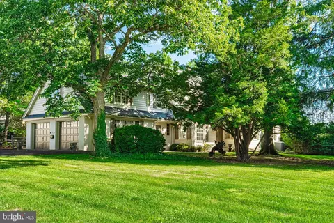 27 W School St, Hatfield, PA 19440