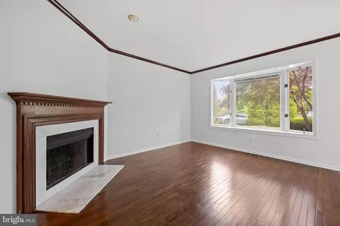 Living - 105 Timothy Cir, Wayne, PA 19087 photo 2 of 10