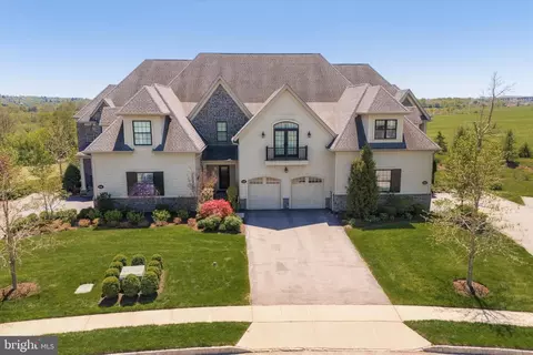 6150 Creekside Dr, Flourtown, PA 19031