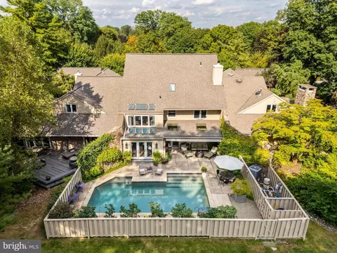 1034 Raffles Ln, Bryn Mawr, PA 19010