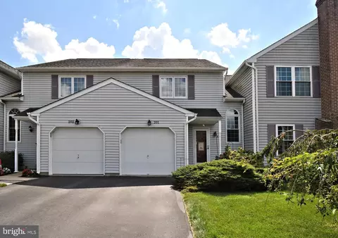 201 Beacon Ct, Lansdale, PA 19446