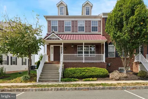 2116 Danville Dr, Pennsburg, PA 18073