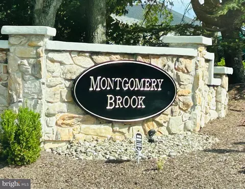 513 Foxcroft Cir, Royersford, PA 19468