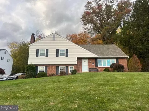617 Meadowlark Rd, Audubon, PA 19403
