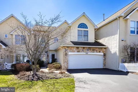 322 Saint Andrews Pl, Blue Bell, PA 19422