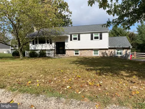 1131 Crestwood Dr, Pottstown, PA 19464