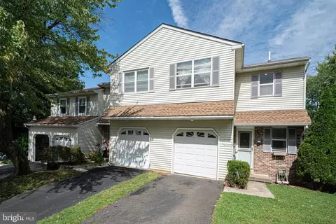 108 Bartlett Dr, North Wales, PA 19454