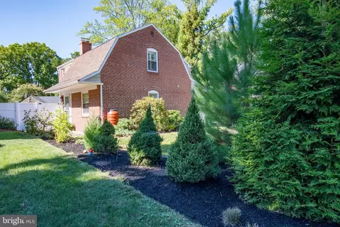 410 E Wynnewood Rd, Wynnewood, PA 19096