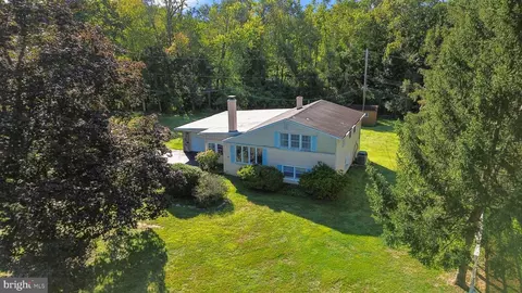 28 Elbow Ln, Lansdale, PA 19446