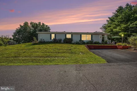 11 Elder Ct, Harleysville, PA 19438