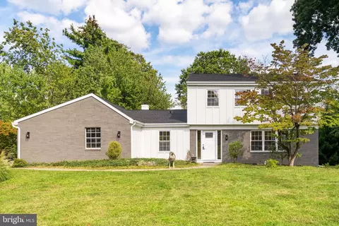 4175 Thistlewood Rd, Hatboro, PA 19040