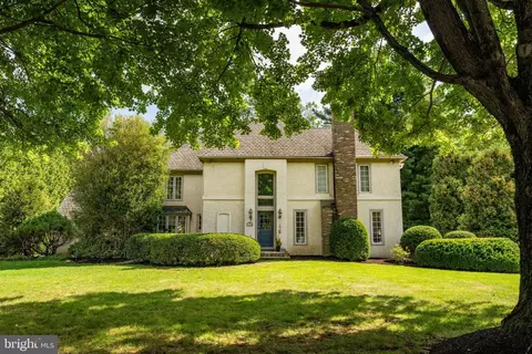 983 Derring Ln, Bryn Mawr, PA 19010