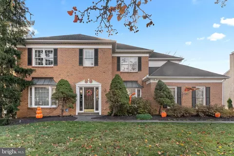 129 Clover Leaf Ln, North Wales, PA 19454