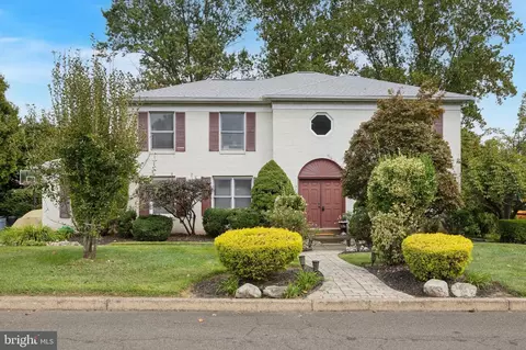 21 Roy Ln, Huntingdon Valley, PA 19006