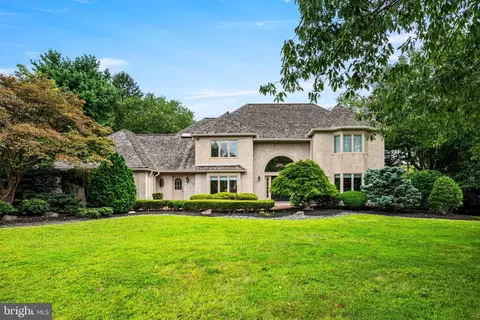 977 Derring Ln, Bryn Mawr, PA 19010