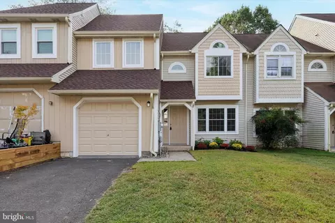 8778 Duveen Dr, Wyndmoor, PA 19038