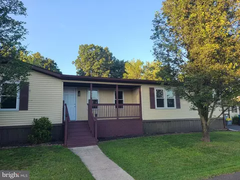 902 Lakeview Dr #green, Green Lane, PA 18054