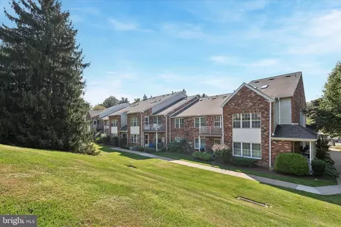 714 Valley Glen Rd #714, Elkins Park, PA 19027