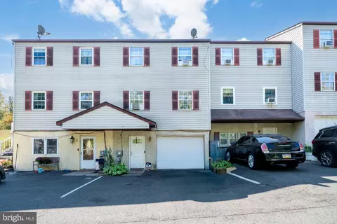 4 Berger Ln, Schwenksville, PA 19473
