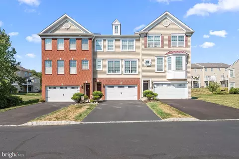 18 Rosy Ridge Ct, Telford, PA 18969