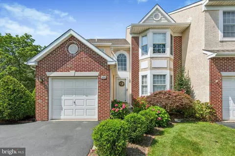 201 Chatham Ct, Ambler, PA 19002