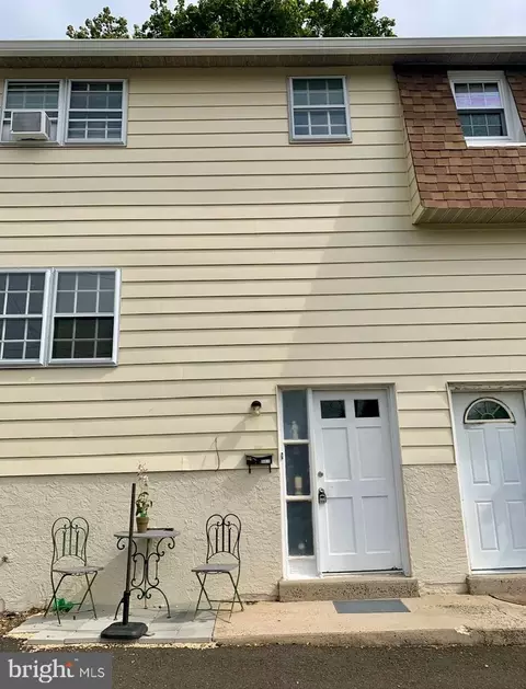 112 Byberry Rd #2, Hatboro, PA 19040