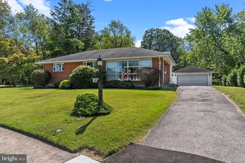 162 Hoover, Norristown, PA 19403