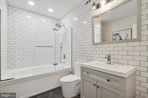 Bath - 422 Rices Mill Rd, Wyncote, PA 19095 photo 1 of 1