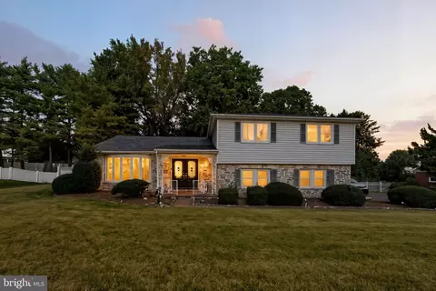 985 Milkweed Ln, Huntingdon Valley, PA 19006