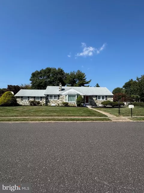 3990 Berton Rd, Huntingdon Valley, PA 19006