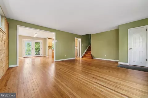 Living - 679 Crestwood Rd, Wayne, PA 19087 photo 3 of 6
