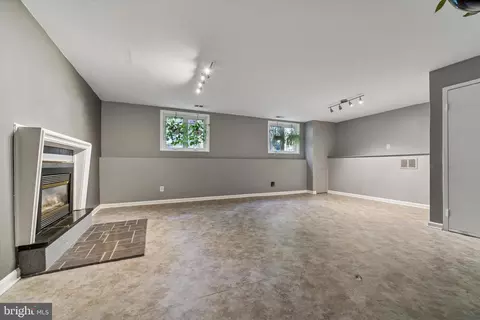 Living - 679 Crestwood Rd, Wayne, PA 19087 photo 6 of 6