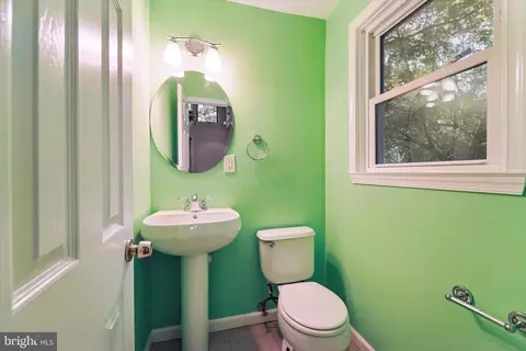 Bath - 679 Crestwood Rd, Wayne, PA 19087 photo 1 of 2