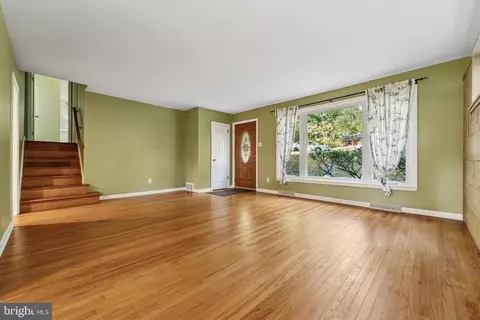 Living - 679 Crestwood Rd, Wayne, PA 19087 photo 4 of 6