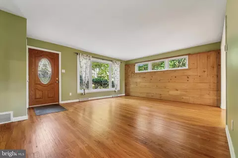 Living - 679 Crestwood Rd, Wayne, PA 19087 photo 1 of 6