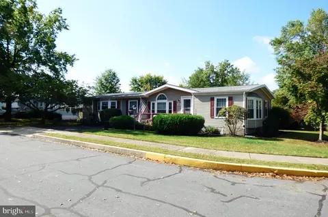 689 Mimosa Ct, Red Hill, PA 18076