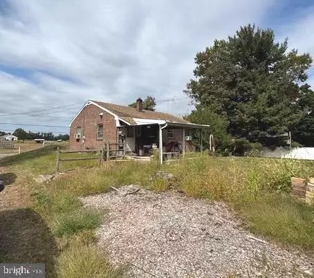 3146 Middle Creek Rd, Gilbertsville, PA 19525