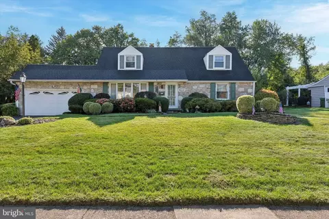 324 Valley Rd, Oreland, PA 19075